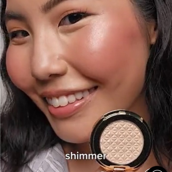 Tarte Amazonian Clay 12 Hour Highlighter in Shimmer - Picture 2 of 6